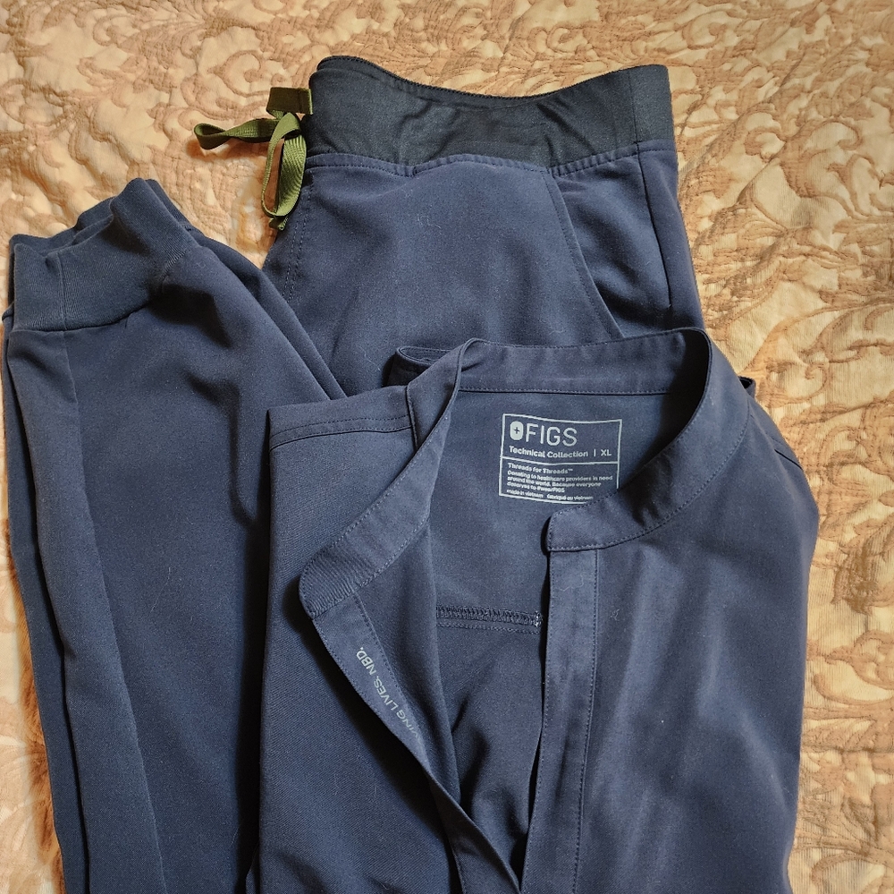 Figs Quiet Navy Rafaela(xl) and Zamora jogger (xxl)